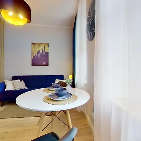 Uroczy Apartament Leczycka 7/2a شقة *
